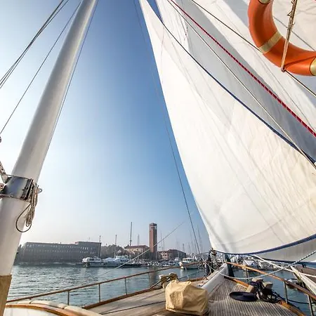 بوتيل Boat San Marco البندقية