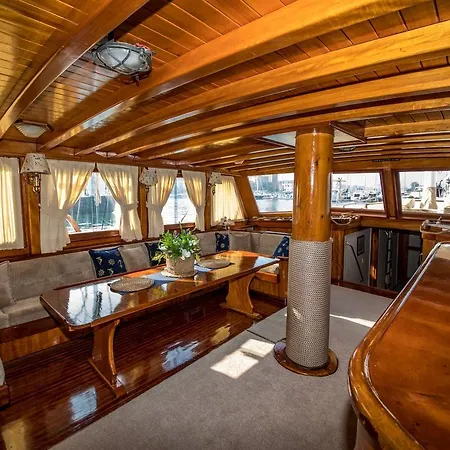 Boat San Marco بوتيل *