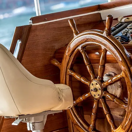 Boat San Marco بوتيل *
