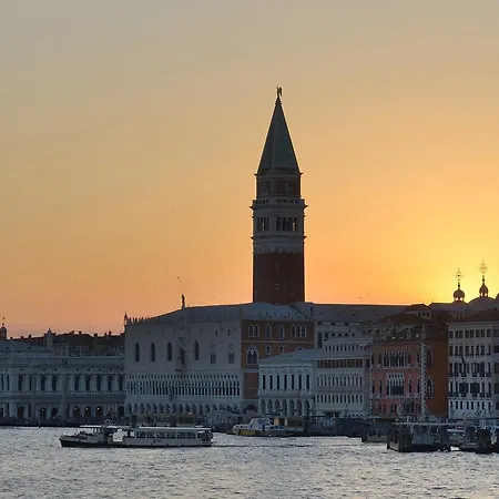 Boat San Marco بوتيل *